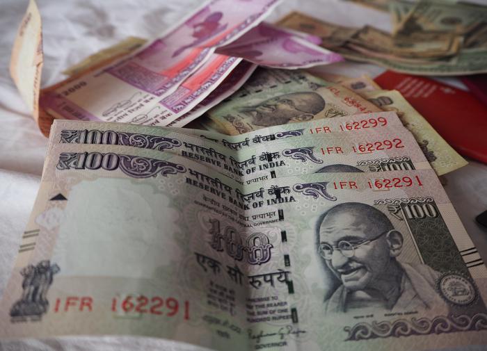 Вопрос решён  Россия нашла применение индийским рупиям
