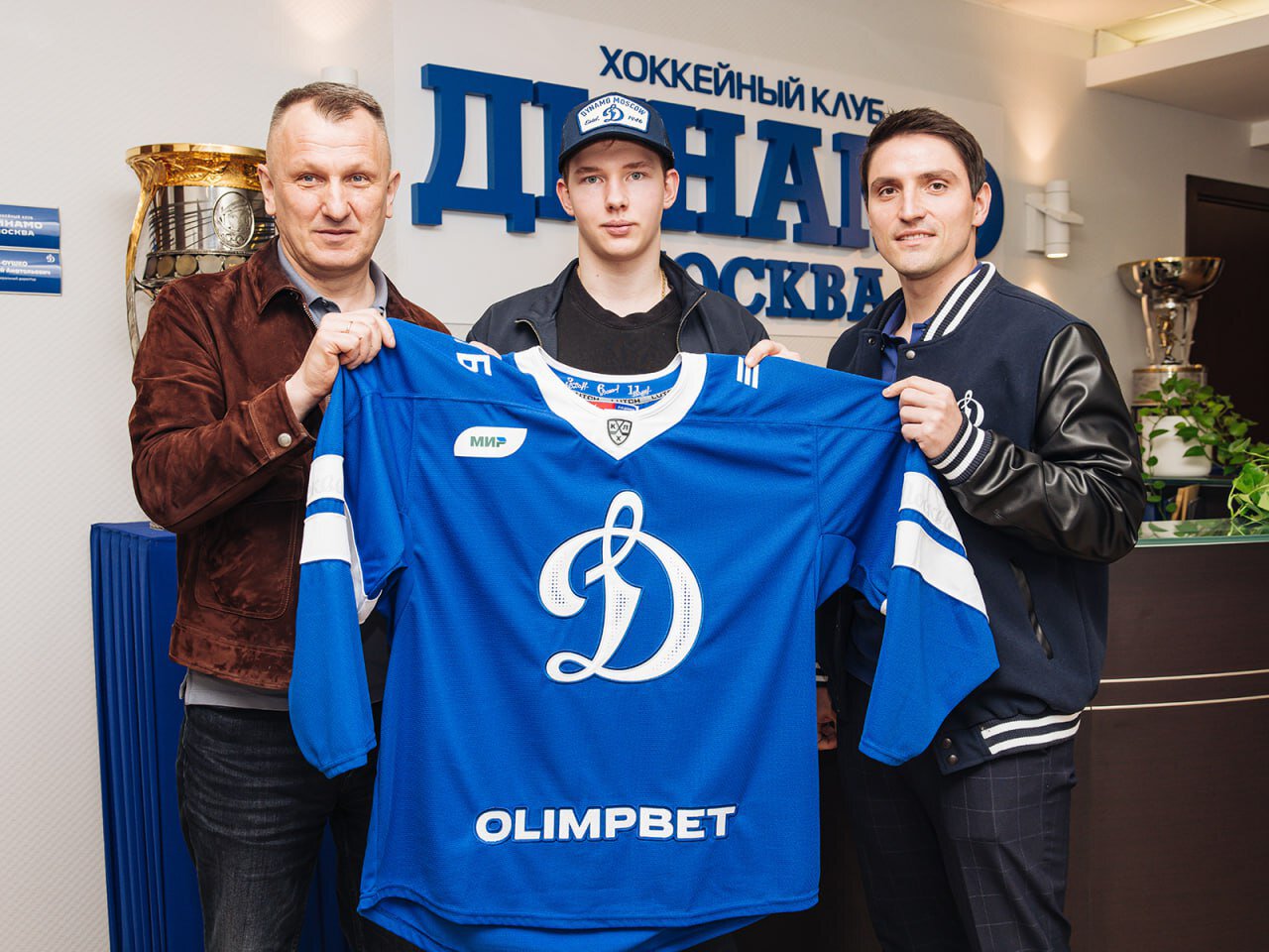 Динамо подтвердило подписание контракта с 17-летним Рябкиным на три года. Форварда могут выбрать на драфте НХЛ-2025